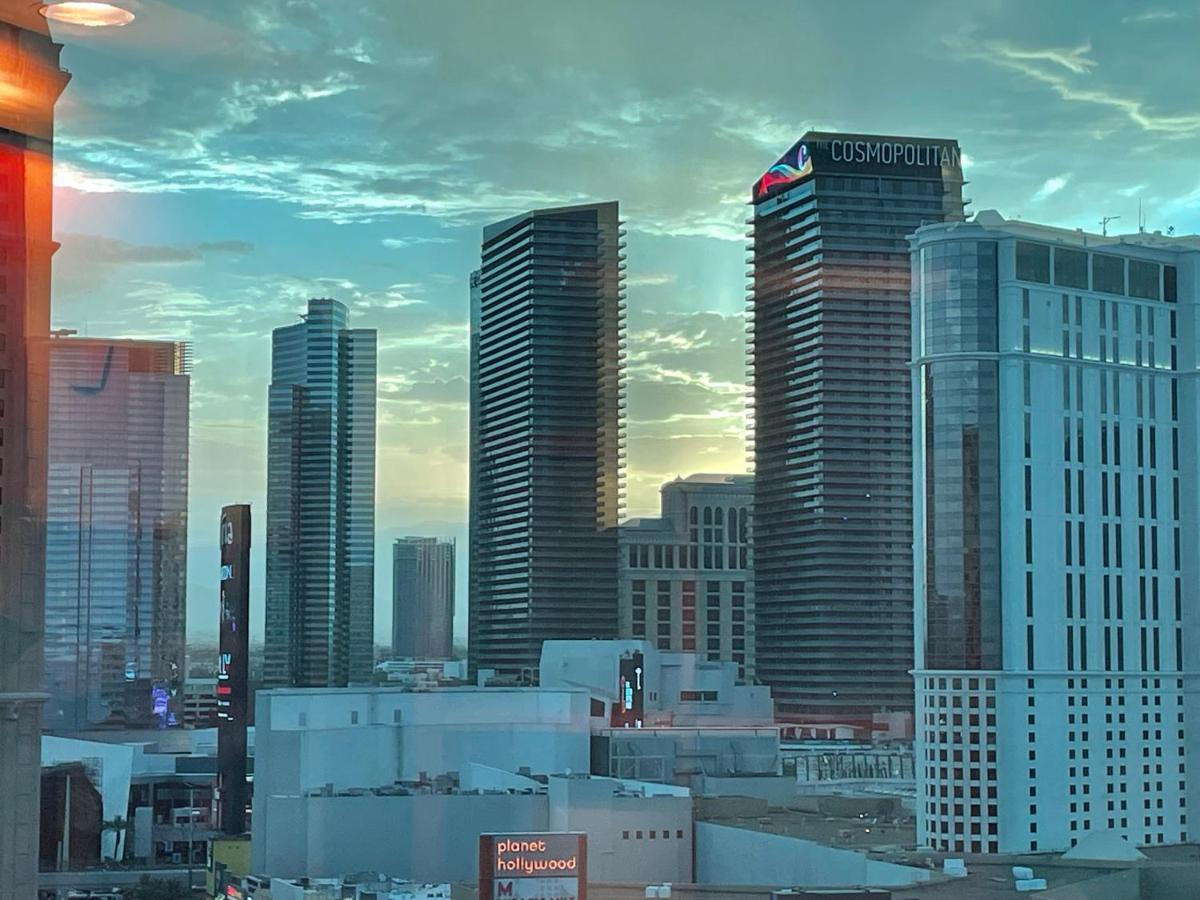 Signature Mgm Suite With Strip And Sphere View Las Vegas Exterior foto